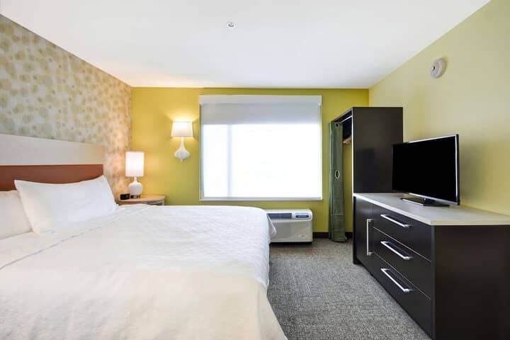 Room 17 of 40