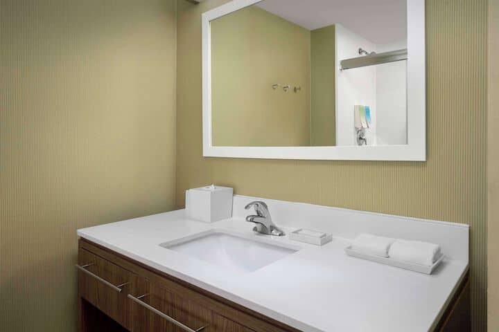 Room 15 of 28
