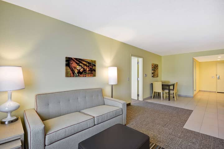 Room 21 of 40