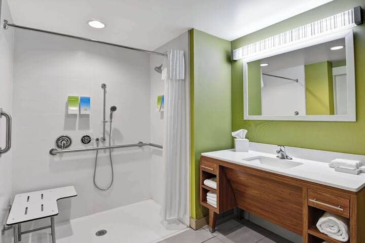 Room 17 of 28
