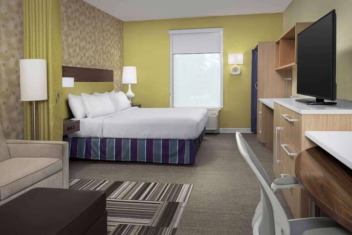 Room 6 of 28