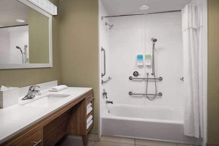 Room 16 of 28