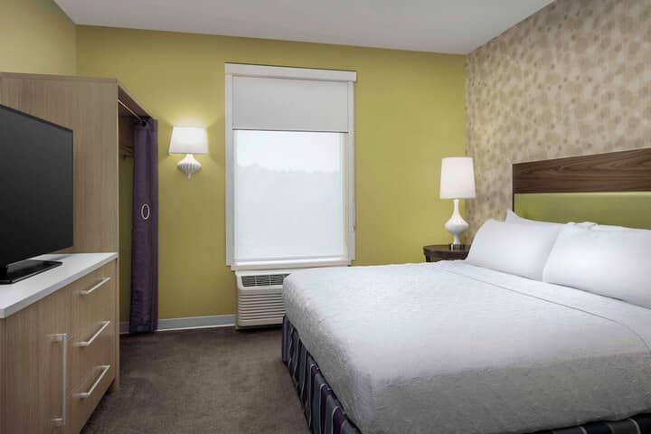 Room 11 of 28