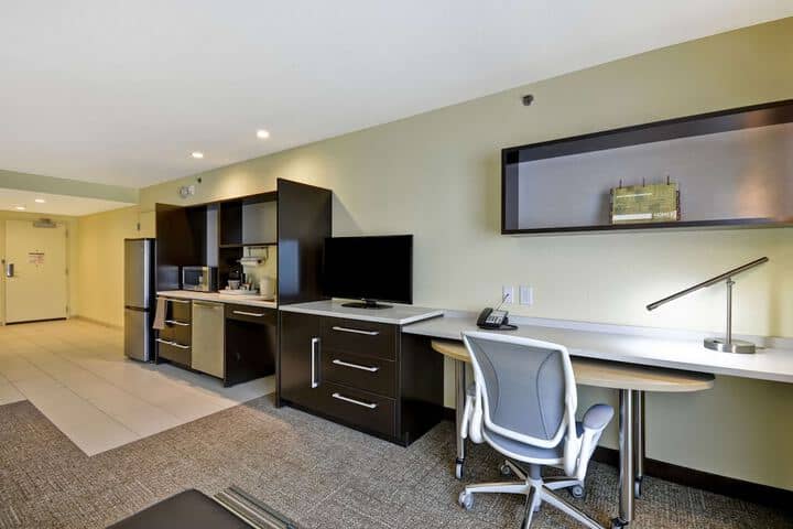 Room 13 of 40